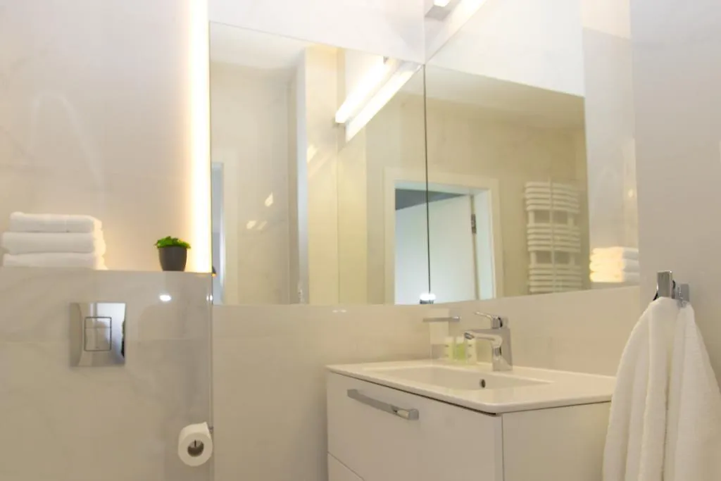 Lenzo Apartments Krakow 0*,  Poland